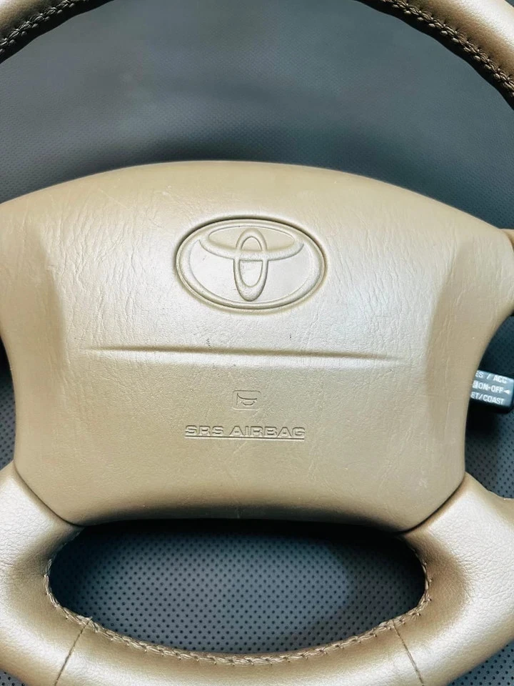 Toyota Land Cruiser 100 Series, Lexus LX470 Leather Stiched OEM Steering Wheel - Image 4 of 4