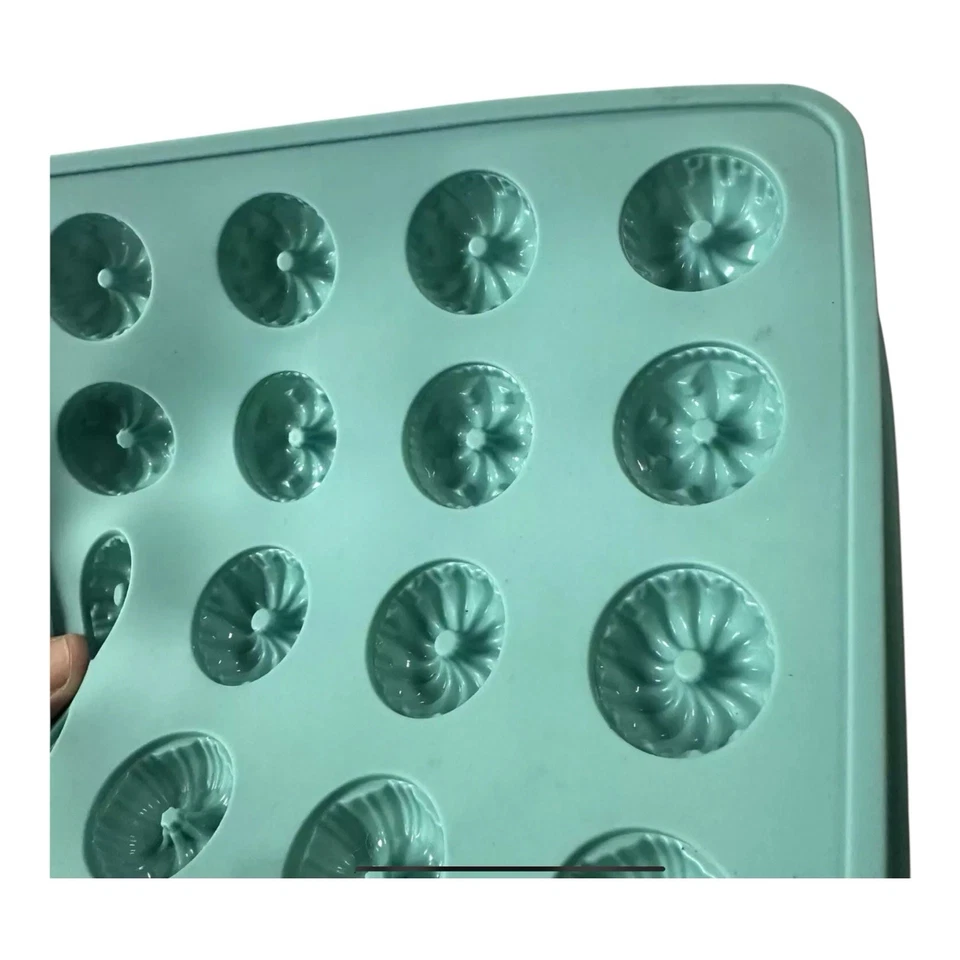 Pampered chef silicone fluted chocolate mold 8" X 8 ".  2 Pack - Image 2 of 3