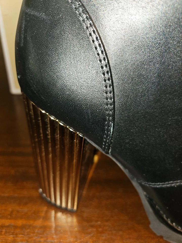 NUEVAS BOTAS MICHAEL KORS NEGRAS PORTER CUERO CON CORDONES CREMALLERA TACÓN DORADO TALLA 8.5 Foto 3 de 4