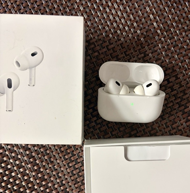 Apple AirPods Pro 2nd Generation with MagSafe Wireless Charging Case - White
