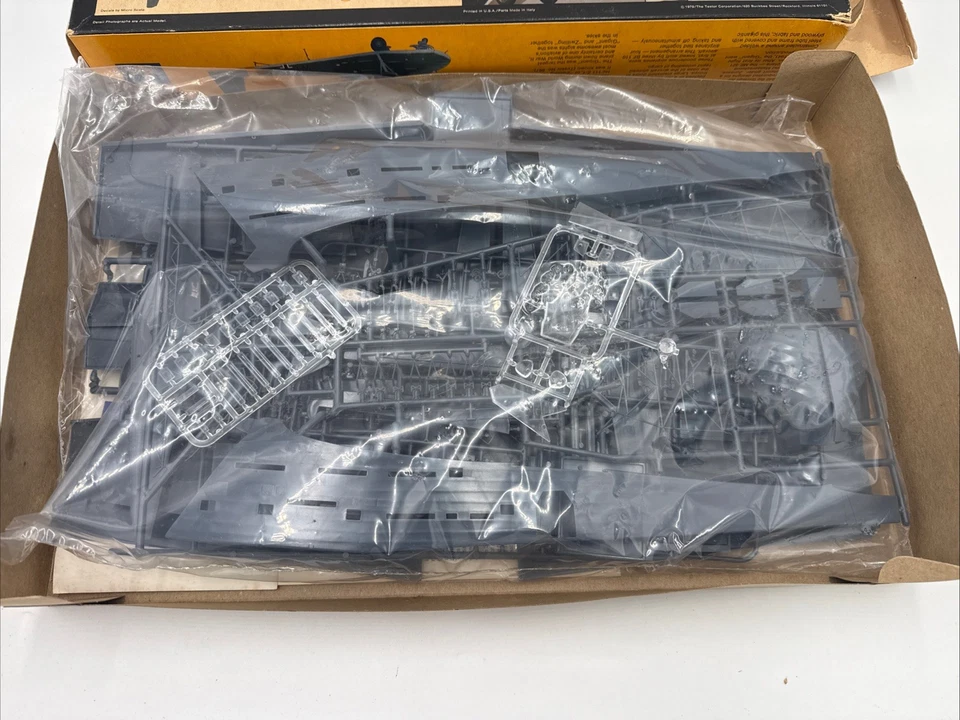 1979 Testors Italeri 865 Messerschmitt Me 321 B-1 Gigant 1/72 Scale Kit Open Box - Image 4 of 4