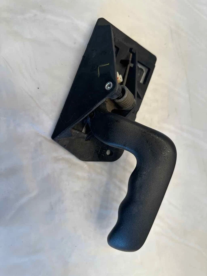 Manija de puerta interior delantera izquierda lado del conductor Chevrolet Tahoe 2000-2006 OEM Foto 4 de 4