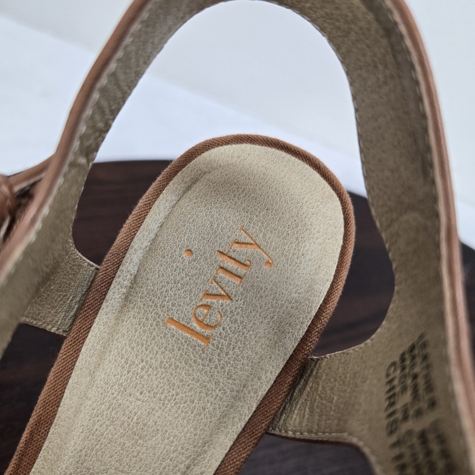 Levity Platform Sandals Women 7M Brown Leather Peep Toe Pumps Buckle