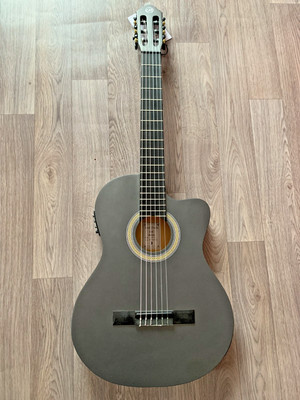 NEU Konzertgitarre, Tanglewood Modell EMETCLE schwarz, Thinline Elektroakustik.