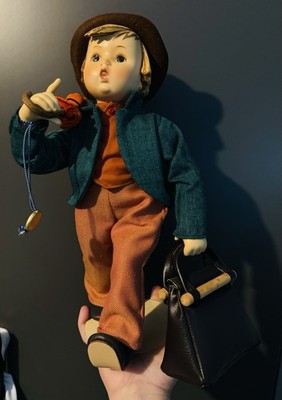 VINTAGE GOEBEL HUMMEL MERRY WANDERER PORCELAIN BOY 13.5'' DOLL UMBRELLA & SATCHEL
