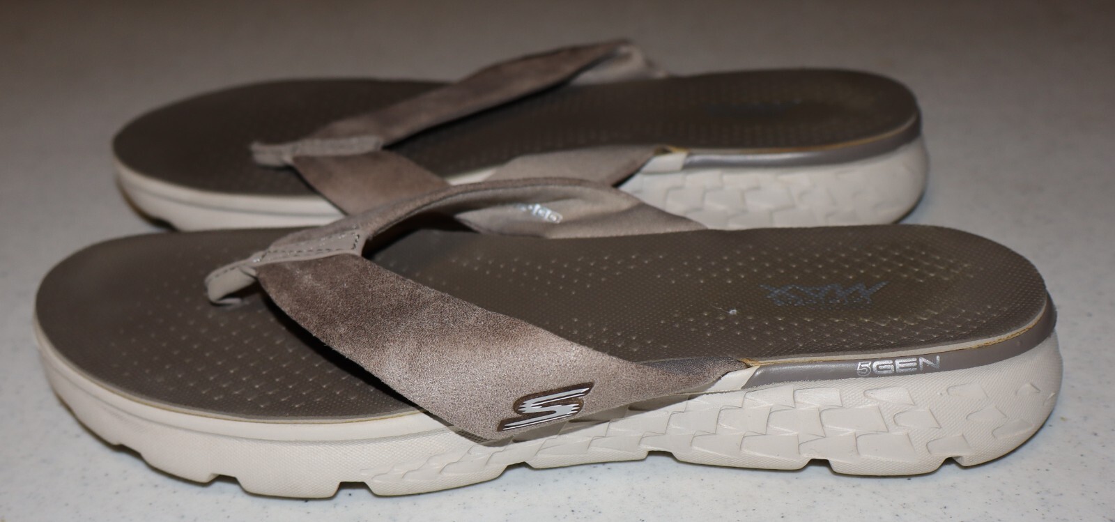 Skechers Goga Max Flip Flop Sandals Women's Size 8