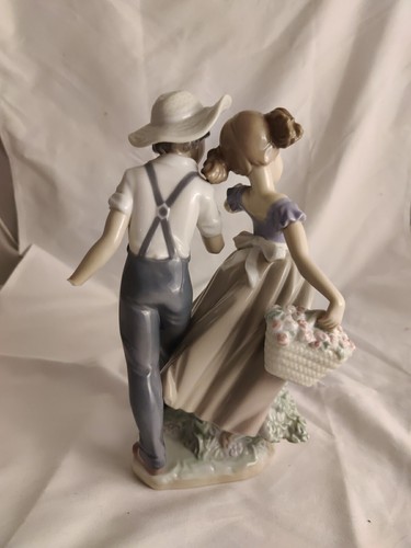 LARGE LLADRO LOVE IN BLOOM FIGURINE 5292 DESIGN BY REGINO TORRIJOS- A/F 10" Tall - Picture 17 of 18