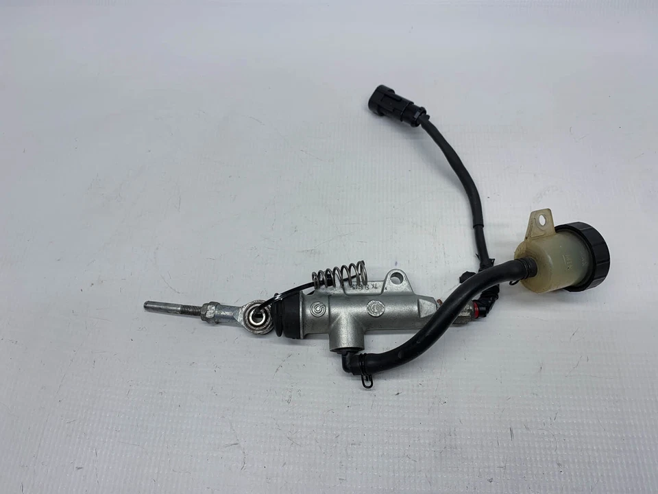 Cilindro de freno trasero Ducati Hypermotard 1100 Brembo freno trasero maestro (1) 08 Foto 2 de 3