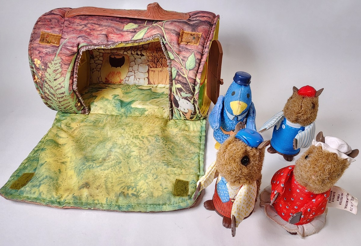 1979 Fisher Price Woodsey Squirrel Family Log Cabin Home Figures