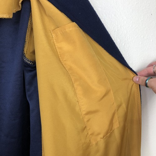 Universal's Harry Potter Hufflepuff Robe Deluxe - Adult, Chain Closure, Quality - Picture 12 of 13