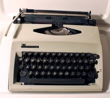 CONTESSA DE LUXE - Vintage portable working typewriter, Made in Holland. thumbnail