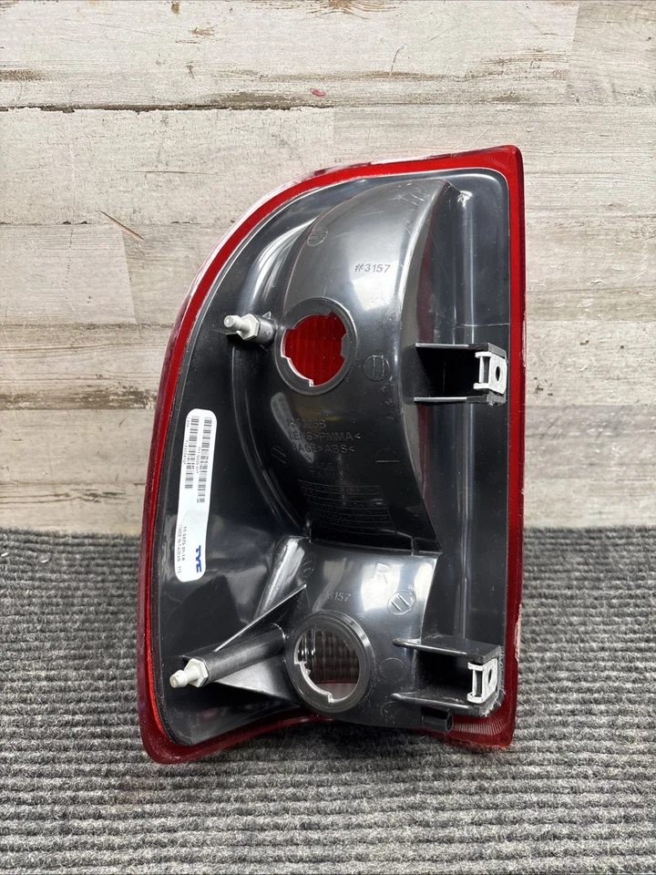 Conjunto de luz trasera - regular TYC 11-5025-01 para Dodge Dakota 97-04 Foto 2 de 4