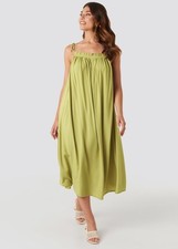 NA-KD Women's Dress Flowing Straight Neck Midi Dress, Green, 38