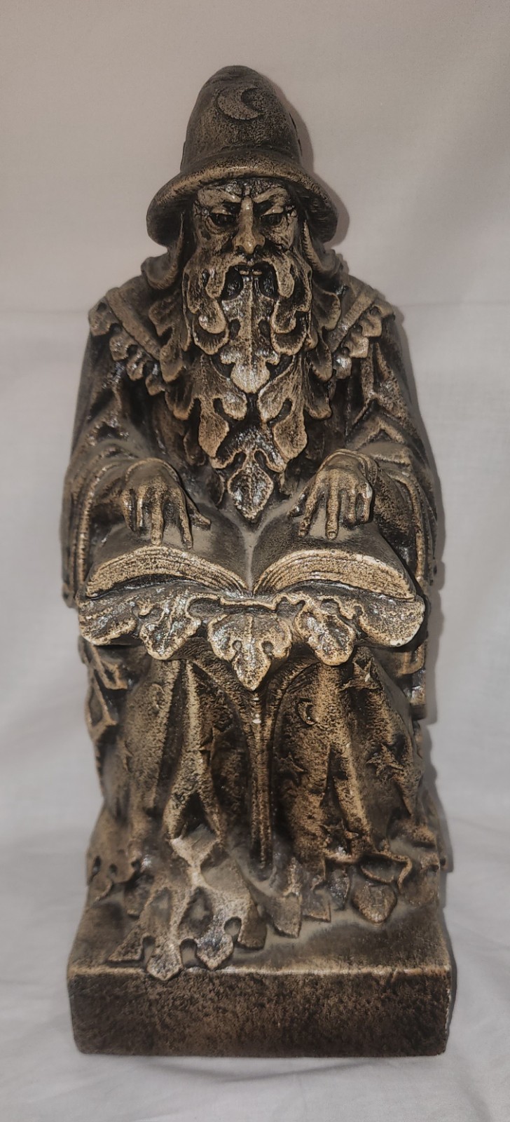 Windstone Woodlore Wizard by Pena.  Retired/Rare