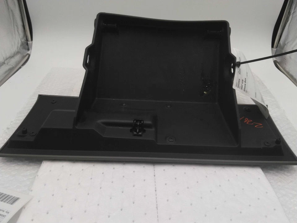 2007 Saturn VUE Glove Box Grey OEM Used 4DR 115K Miles Part #4839117 Foto 4 de 4