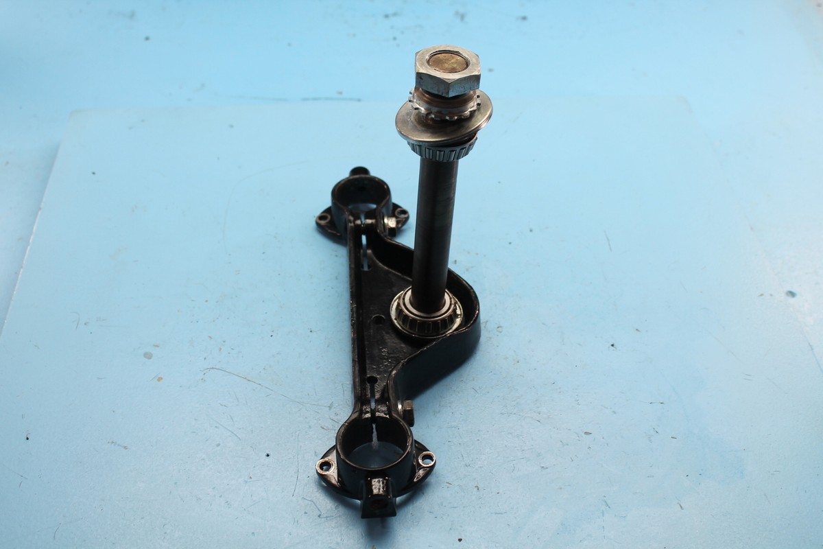 1252 00 HARLEY-DAVIDSON ROAD KING LOWER TRIPLE TREE CLAMP STEERING