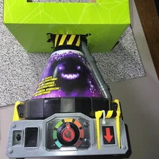 BEAST LAB Glow-in-the-Dark Reptile Beast Creator 80+ Lights Sounds 2023 *READ*