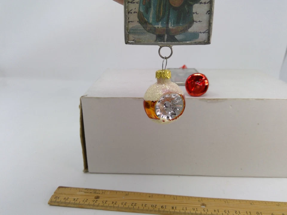 Par de adornos navideños de Papá Noel de vidrio de doble cara Bethany Lowe Foto 3 de 4