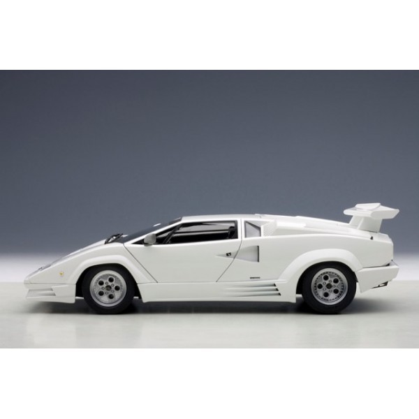 未開封 1/18 Lamborghini Countach 5000S ホワイト 1985 Lamborghini Countach 5000 S — Petersen Automotive Museum