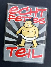 Buntes Blechschild "echt fettes Teil",  80 x 110 mm, Neu!