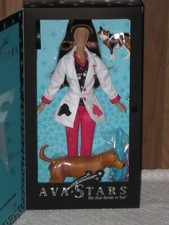 Figura de muñeca veterinaria Ava Stars The Star Inside You pelo castaño, perro y gato en caja original