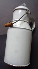 Vintage Emaille Milchkanne wei&szlig; mit blauem Rand mit Deckel und Holzgriff 3l Inh.