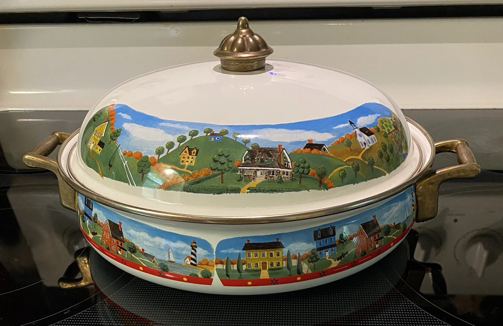 Vintage NEWCOR Enamelware Dutch Oven / Casserole Dish w/Lid. Colonial Village.