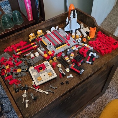 Unbranded Space Shuttle Launch Pad Partial Toy Set Lot Gantry Trusses Baseplate