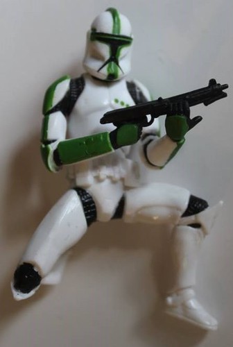 star wars saga green clone sergeant kneeling action figure clone