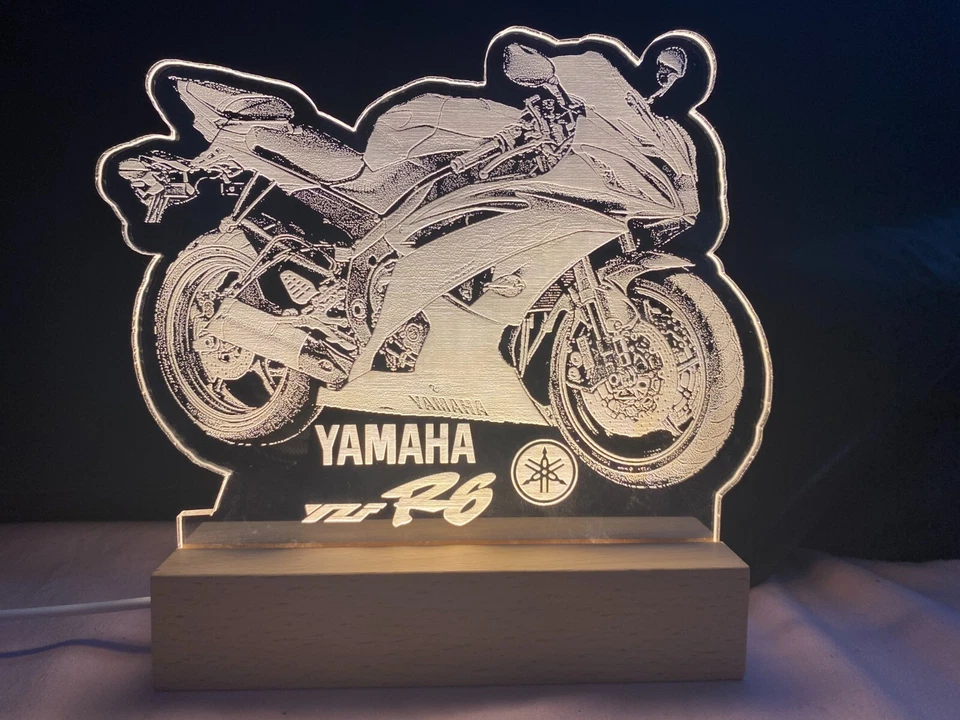 Yamaha YZF R6 sur socle lumineux - Photo 1/1