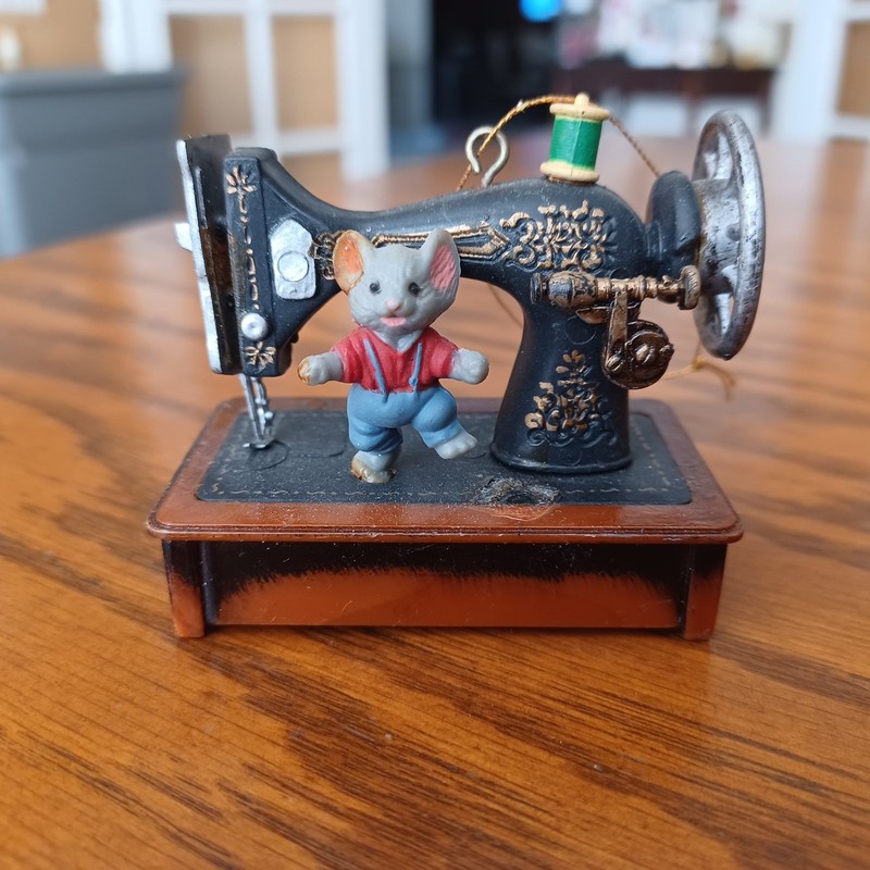 Vintage Sewing Machine Ornament With Mouse Thread Christmas Tree Holiday Decor