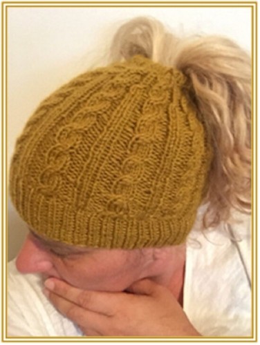 LA003 KNITTING PATTERN MESSY BUN 
