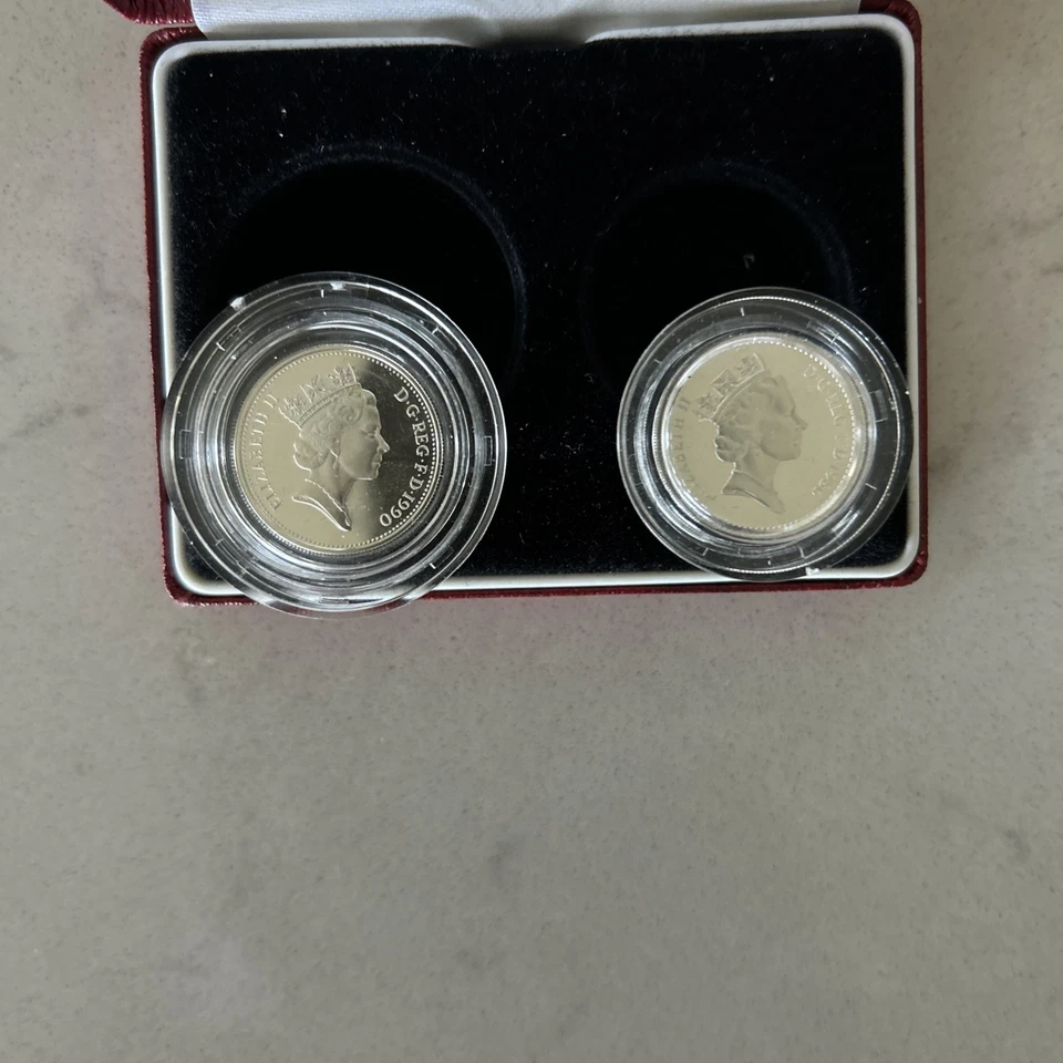 United Kingdom 1986 Silver One Pound and 1990 5 Pence Proof Coin Set Royal Mint - Image 2 of 4
