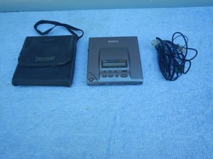 SONY D-303 ポータブルCDプレーヤー ACアダプター付き D-303 ブラック｜SONY ソニー D-303 ブラック Discman ディスクマン