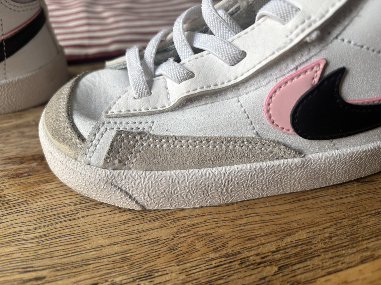 SAOLA Scarpe bambino Nike Blazer metà '77 SE doppio swoosh bianco rosa artico punzone taglia 8c