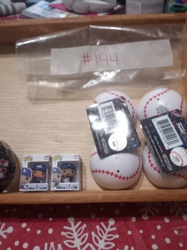 FUNKO BITTY POP LOT OF 2 MLB SHOHEI ONTANI LOS ANGELES DODGERS AND MOOKIE BETTS