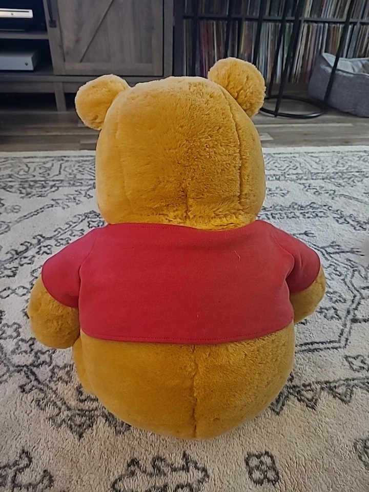 Peluche Winnie The Pooh de colección años 80 90 de la tienda Disney 24" Foto 3 de 4