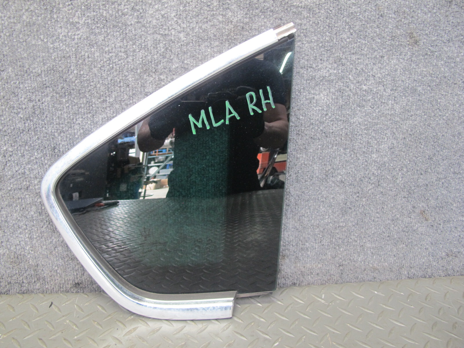 2017-2020 MASERATI LEVANTE M161 REAR RIGHT QUARTER CORNER GLASS WINDOW