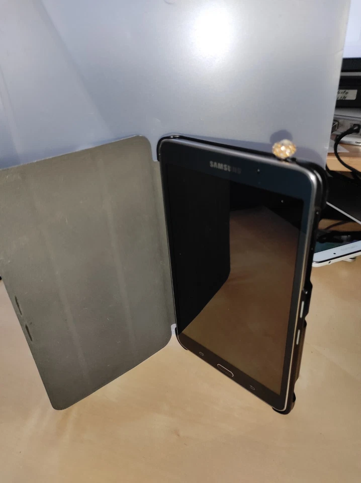 Samsung Galaxy Tab 4  SM-T230 8GB, WLAN, 17,8 cm (7 Zoll) - Schwarz... - Bild 4 von 4