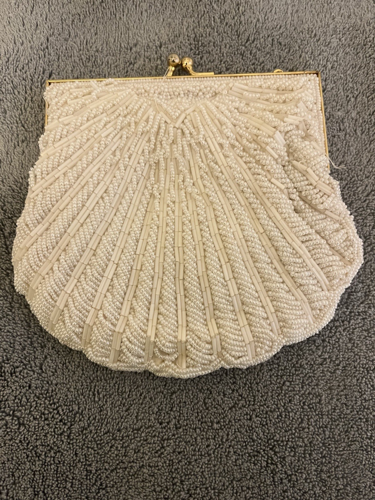 Andre Cellini White Beaded Shell Shaped Purse/Clu… - image 2