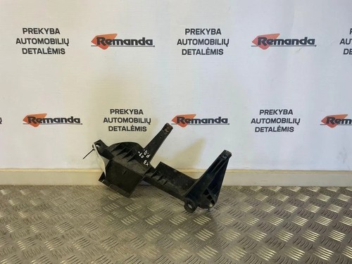 BMW X3 E83 Rechte Scheinwerferhalter 1301073025 2.00 Diesel 110kw 2007 31580100