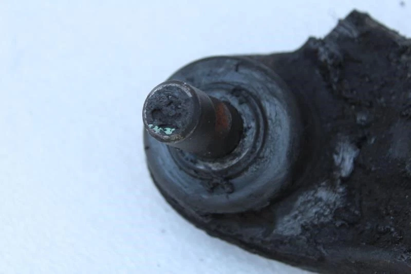 1994 PLYMOUTH ACCLAIM RIGHT PASSENGER SIDE FRONT LOWER CONTROL ARM 4884489 - Image 3 of 4