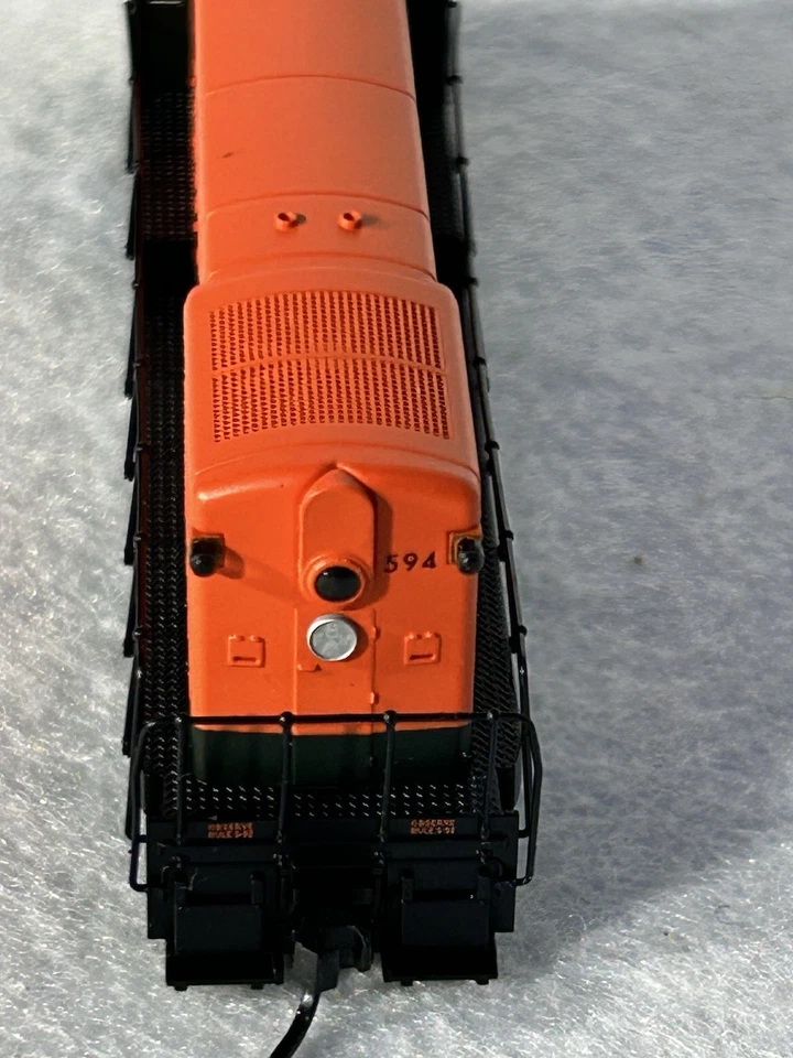 Gorgeous Atlas New Haven RR Trainmaster DCC Ready Locomotive N Gauge - Image 3 of 4