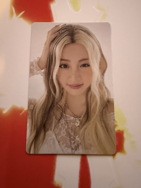 LE SSERAFIM Huh Yunjin HOT 5th Mini Album TARGET Exclusive Photocard 2025