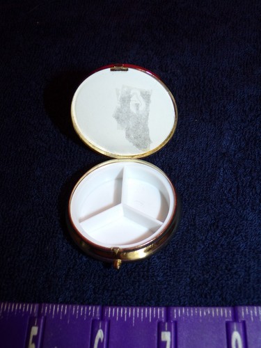Vintage 2" Round Gold Silver Red Metallic Etched Tin Divided Travel Pill Box - Picture 2 of 4