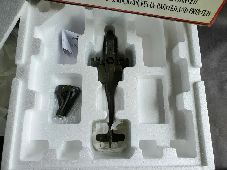 Hubschrauber Apache AH-64 Grün Olivgrün Model Power 1/48 Mint Box - Bild 4 von 4