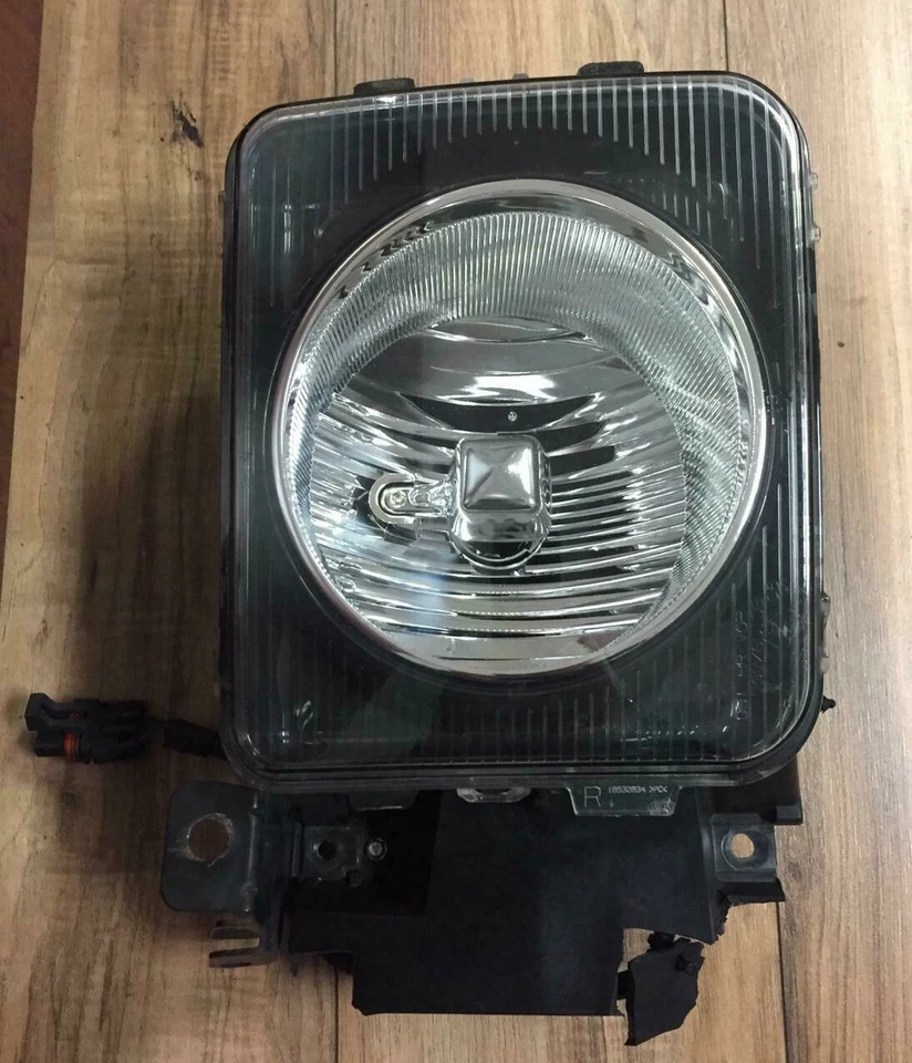 2010 HUMMER H3 ПЕРЕДНЯЯ ПРАВАЯ ПАССАЖИРСКАЯ БОКОВАЯ ФАРА - Изображение 2 из 4