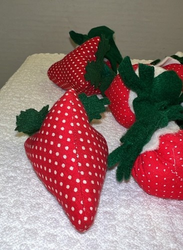20 Vintage Handmade Faux Strawberries With Green Felt Tops Home Table Decor - Picture 6 of 11