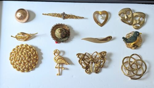 12 Vintage 1940s Brooches 2 Signed 10 Unsigned Beauties Lot # 50 Read - Picture 1 of 15