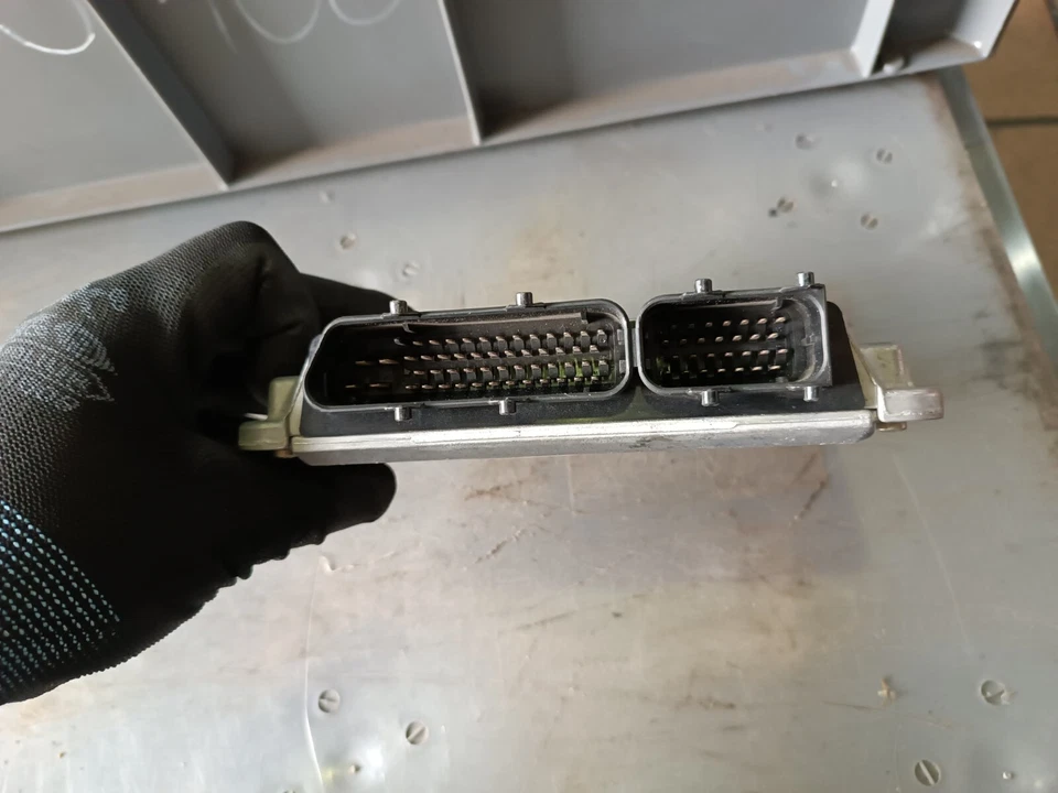 VW New Beetle 1C 1.9 TDI Centralina Motore Centralina 038906018BD 0281001758 - Immagine 2 di 4